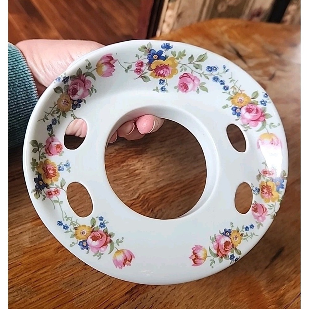 Vtg Floral White Ceramic Wall Mount Toothbrush & Cup Holder Cottage Country‎